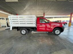 
NISSAN NP300 Redilas  con clima full									