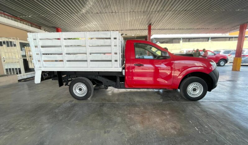 
NISSAN NP300 Redilas  con clima full									