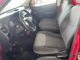 
NISSAN NP300 Redilas  con clima full									