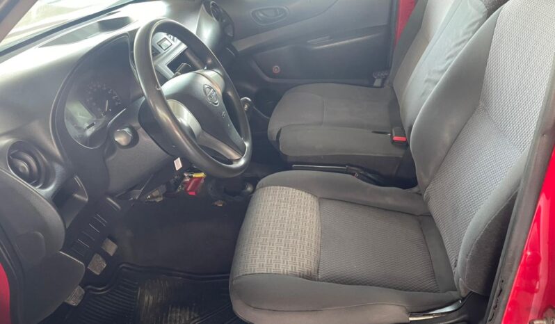 
NISSAN NP300 Redilas  con clima full									