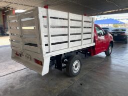 
NISSAN NP300 Redilas  con clima full									
