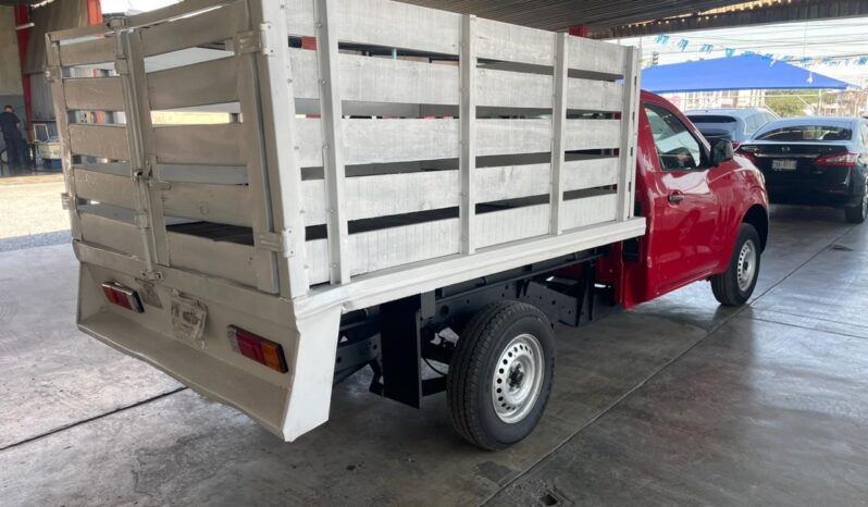 
NISSAN NP300 Redilas  con clima full									