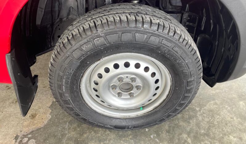 
NISSAN NP300 Doble cabina S con clima full									