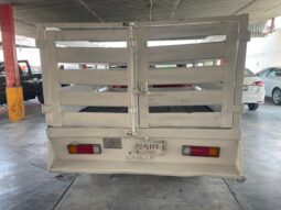 
NISSAN NP300 Redilas  con clima full									