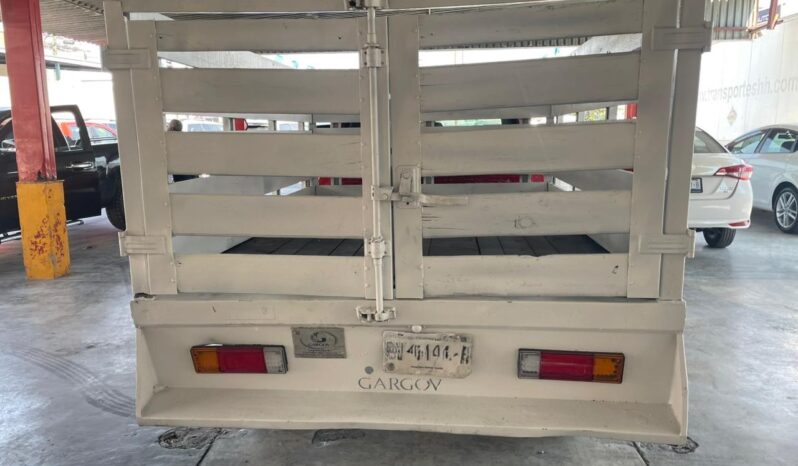 
NISSAN NP300 Redilas  con clima full									