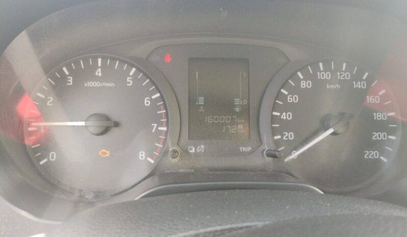 
NISSAN NP300 Redilas  con clima full									