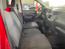 
NISSAN NP300 Redilas  con clima full									