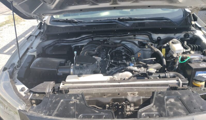 
NISSAN NP300 Redilas  con clima full									