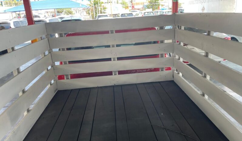 
NISSAN NP300 Redilas  con clima full									