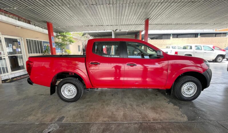 
NISSAN NP300 Doble cabina S con clima full									